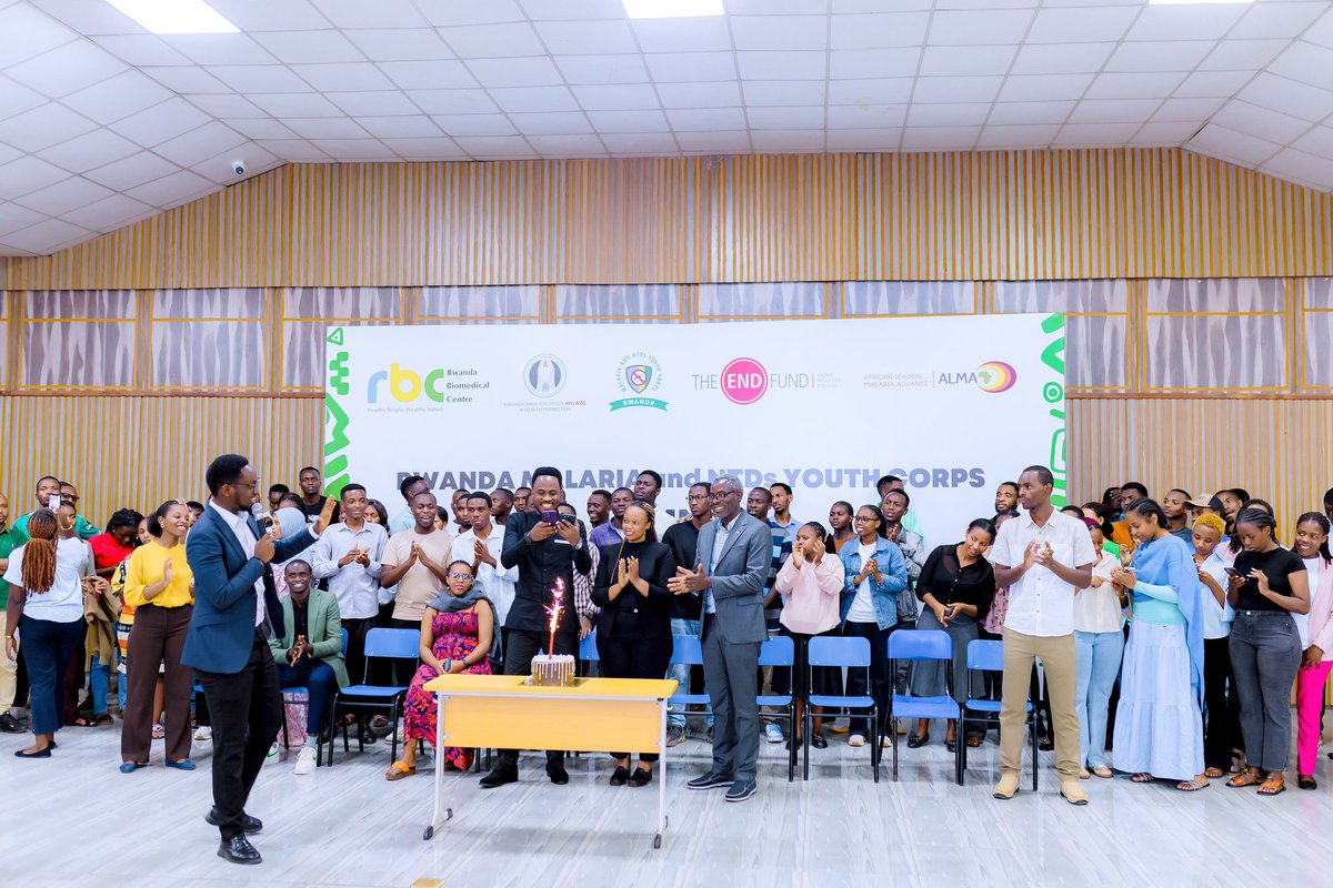 MalariaNTDcorps's tweet photo. Of course, a launch this big deserves a moment of pure joy, so yes, we cut the cake!🎂
A symbol of our fresh start,our unity, and the huge energy we’re bringing into the fight against malaria and NTDs.
The vibes were high,the excitement was real, and the Youth Corps were engaged. https://t.co/wh9u9g8lmU