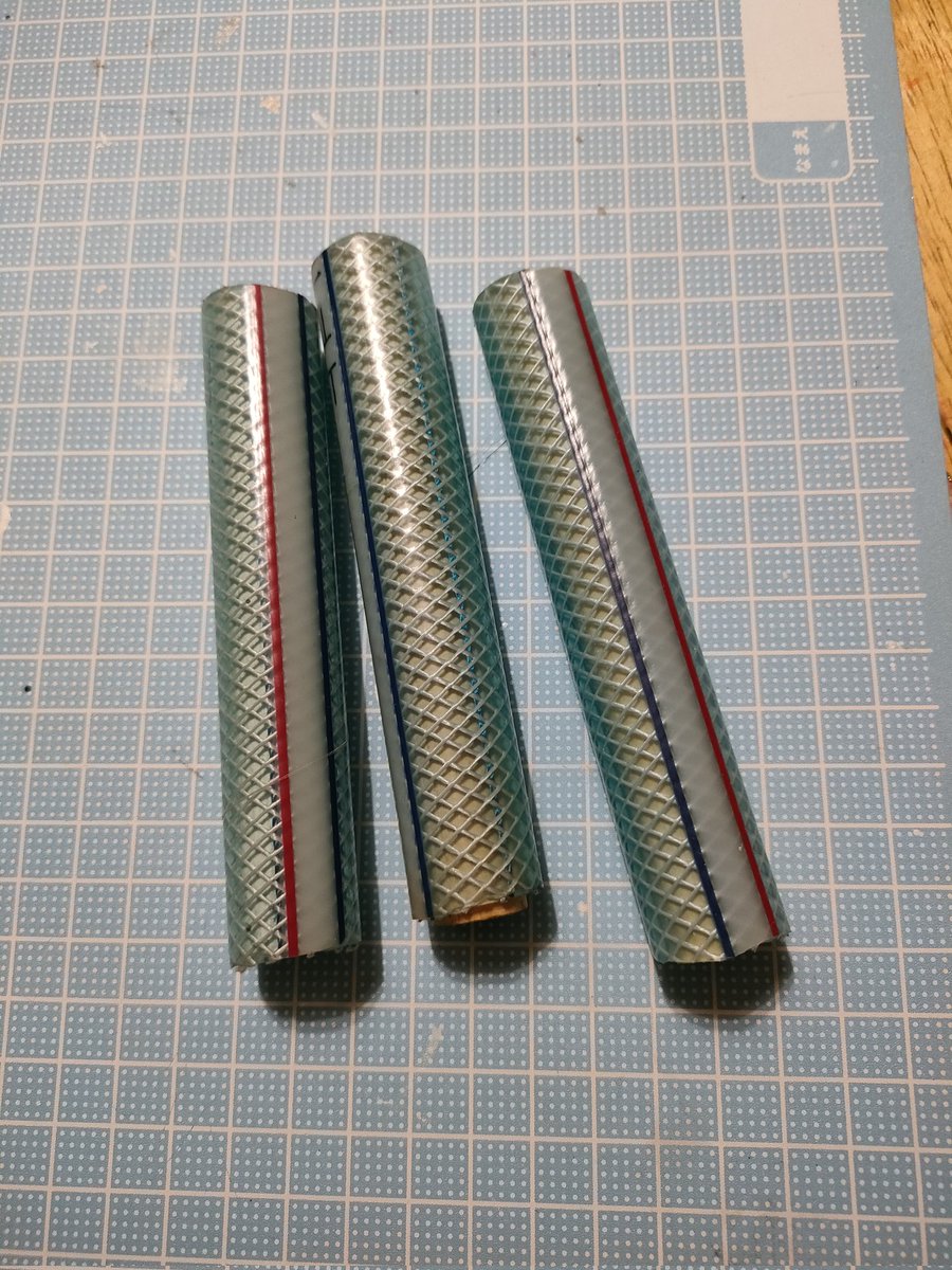 ontheroad_66's tweet image. 今日、自作スピナベ巻いていたらPEラインが掛かってたぐり寄せるとゲーリーグラブ付いてました。手元で切らずにラインブレーカー使って欲しいですよ。2枚目画像は村岡昌憲プロの動画見て作ったラインブレーカです