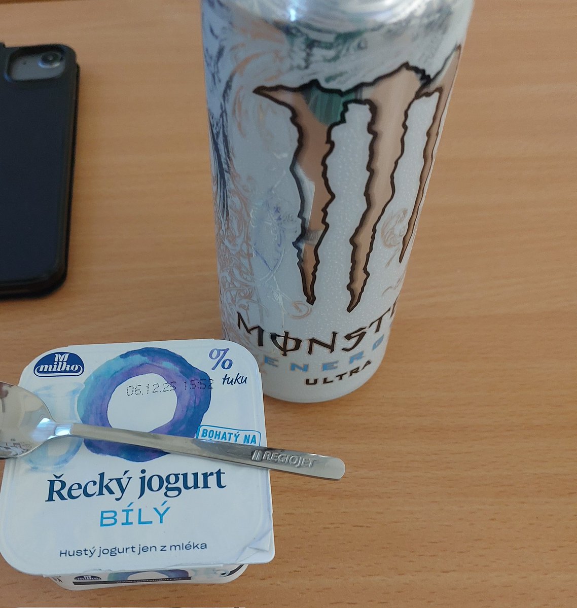 Kytovecek's tweet image. Odpočívej v pokoji Danieli Lando na tvou počest mám bílou snídani