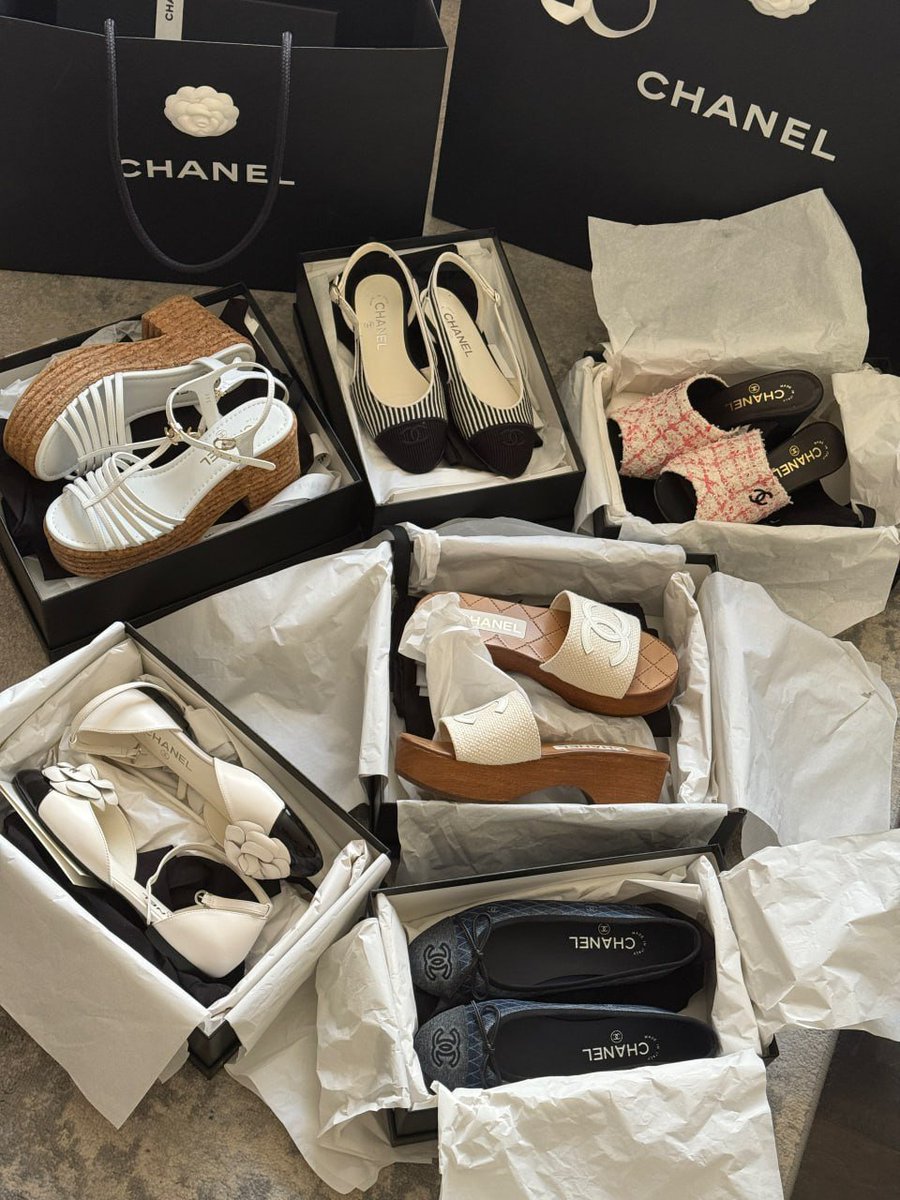 Avni12mz's tweet image. Here are some luxurious, brag-worthy captions perfect for posting your designer shoe haul on Instagram Just a casual Tuesday adding a few new children to the family  #ChanelAddict #ShoeHaul #LuxuryProblems
My therapist told me to treat myself I took it literally