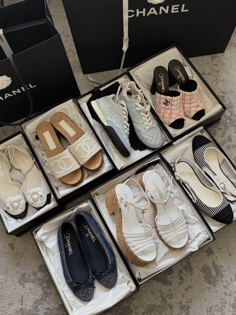 Avni12mz's tweet image. Here are some luxurious, brag-worthy captions perfect for posting your designer shoe haul on Instagram Just a casual Tuesday adding a few new children to the family  #ChanelAddict #ShoeHaul #LuxuryProblems
My therapist told me to treat myself I took it literally