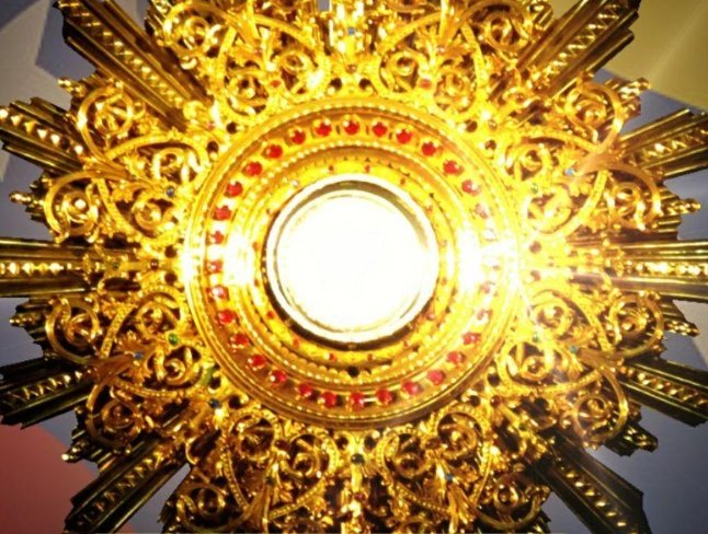 Alabado sea el Santísimo Sacramento del Altar