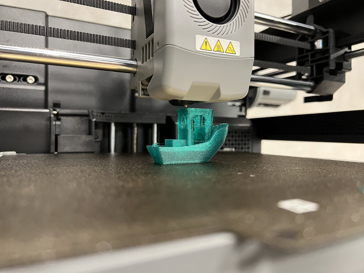 APPLE_TREE_CO's tweet image. 3DBenchyを0.8mmノズル、積層ピッチ0.56mm、線幅1mm、インフィル100%で造形中♪

もうキレイ…✨

#3Dプリンター #AD5X