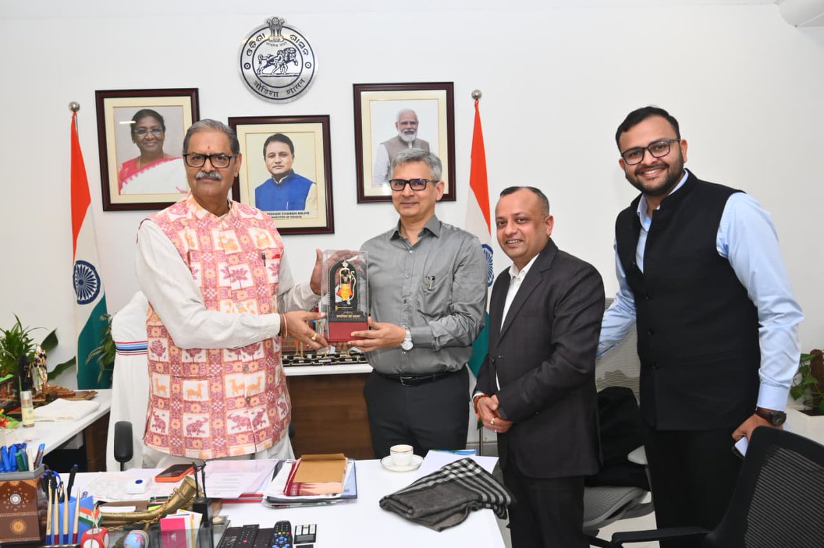 KVSinghDeo1's tweet image. Engaged in a fruitful discussion today with Shri Ankit Aggarwal and Shri Bhaskar Jyoti Sarma, Chairman-cum-Managing Director of OPTCL, at the Lok Seva Bhawan Chamber.

#OdishaOnTheRise #PoweringProgress #SustainableOdisha #TeamOdisha 
@OPTCL_Odisha