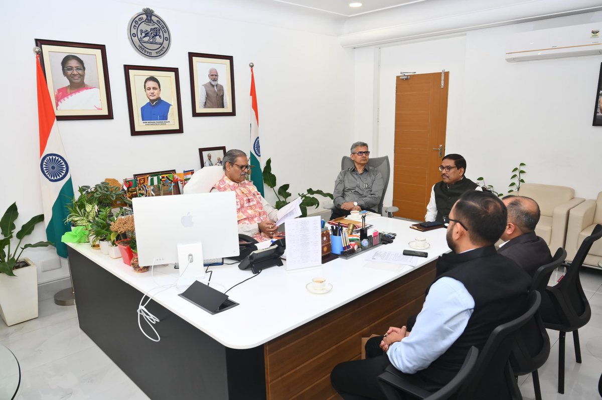 KVSinghDeo1's tweet image. Engaged in a fruitful discussion today with Shri Ankit Aggarwal and Shri Bhaskar Jyoti Sarma, Chairman-cum-Managing Director of OPTCL, at the Lok Seva Bhawan Chamber.

#OdishaOnTheRise #PoweringProgress #SustainableOdisha #TeamOdisha 
@OPTCL_Odisha