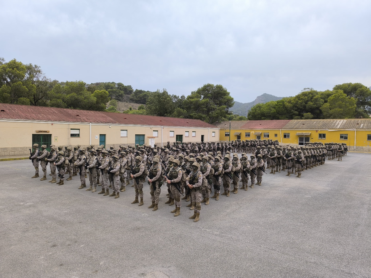 Seré duro en la fatiga, bravo en el combate, nunca el desaliento en mi pecho anidará, nobleza y valentía serán mis emblemas.

#InfanteríaDeMarina
#SomosLaArmada