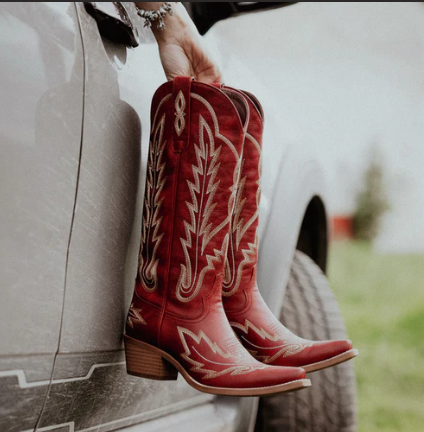 EberhartPath's tweet photo. For the lady who loves the wild (or puts up with your hunts)! Redtop’s gear is functional + cute—great for trips or casual days. Gift adventure, not fluff. Grab: https://t.co/ElfhiVFioM https://t.co/YxAKWHZ4dH