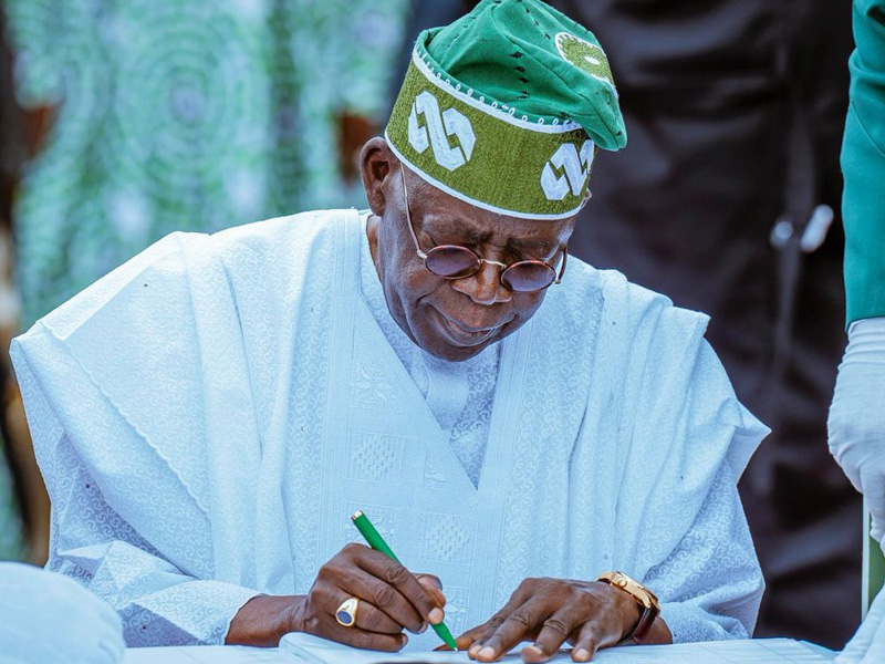 ARISEtv's tweet image. President Tinubu has forwarded three ambassadorial nominees to the Senate for postings to the US, UK and France. ow.ly/4HBX106qRJw
