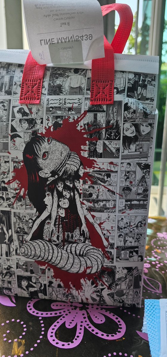 junearch66's tweet image. สั่งชาองุ่นมาให้ลูกสาว 10 ขวบ
แล้วดูถุงที่ได้จาก @NoseTea_Th 
ต้องการสื่ออะไรคะ ลูกค้าคุณมีทั้งเด็กทั้งผู้ใหญ่นะ