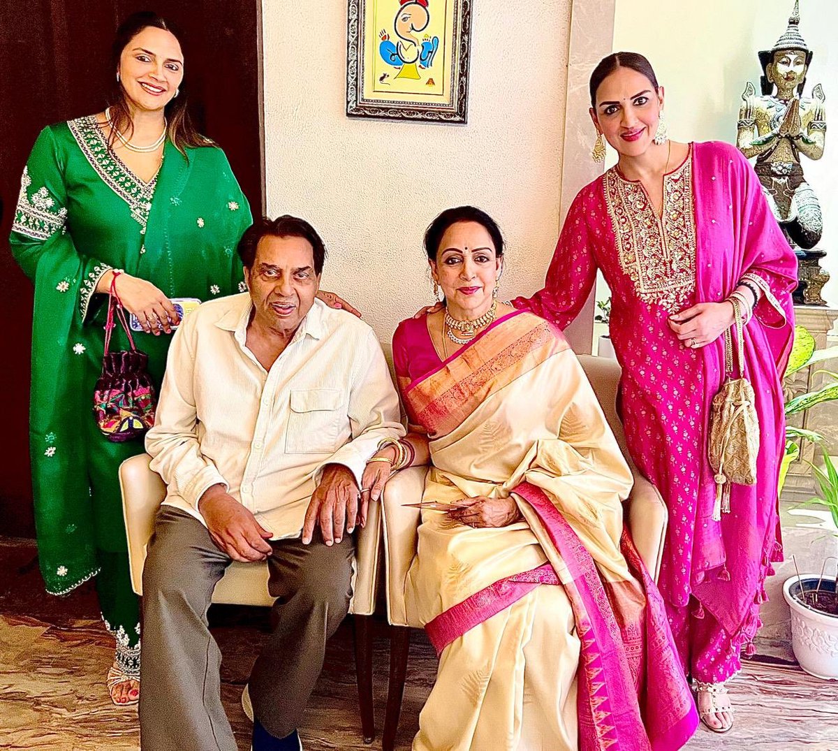 indiaforums's tweet image. Hema Malini’s latest post is all heart as she revisits ‘some special moments’ spent with Dharmendra over the years.
.
.
.
#IndiaForums #HemaMalini #Dharmendra @dreamgirlhema