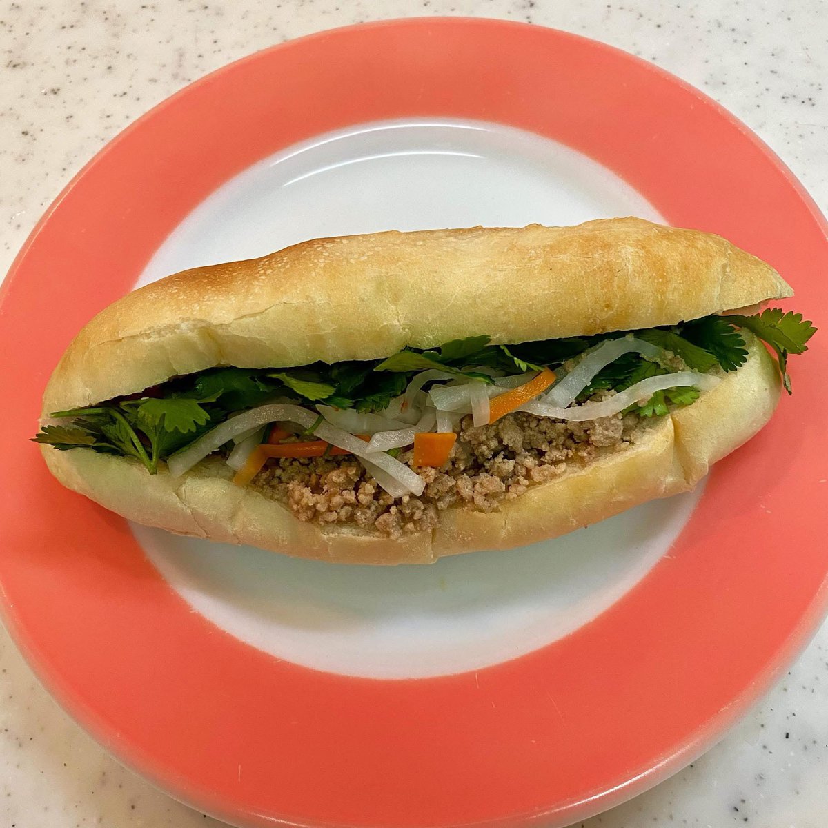 明日11/28(金)は
〝ベトナム風豚そぼろのバインミー “やります🇻🇳
まだ予約も受付中ですのでよろしくお願いします😊
そして今宵も皆様のお越しお待ちしております♪
#standbarajito #スタンドバーアジト #バインミー #banhmi #bànhi #本八幡 #市川市