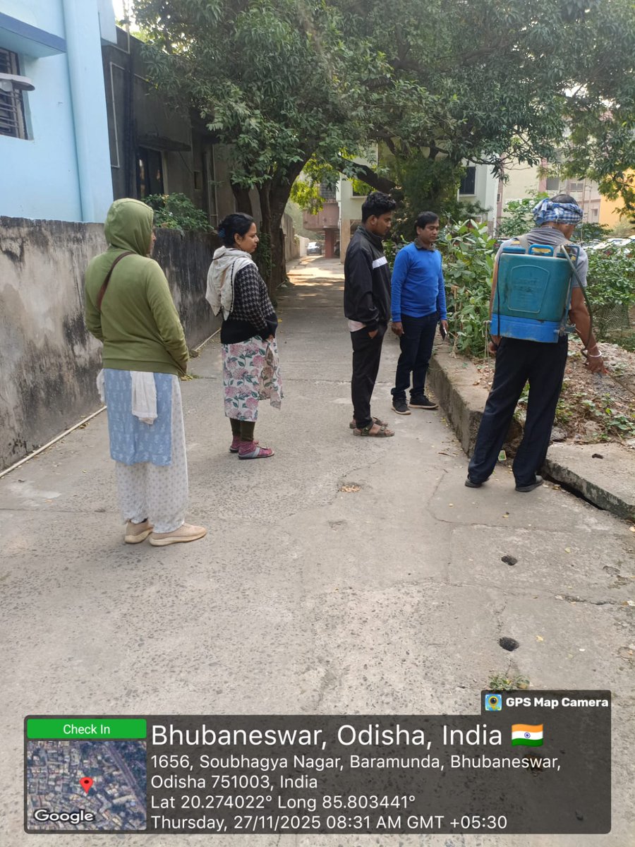 bmcbbsr's tweet image. Mosquito larvicidal oil spraying is underway across multiple city locations, supported by IEC activities to raise awareness on Dengue mosquito breeding control. Together, let’s keep our neighbourhoods safe and healthy. #AntiMosquitoDrive