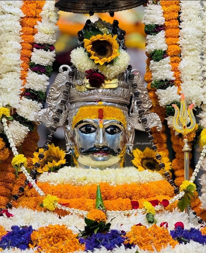 TantraRaj is bound by devotion. 😇🤗 #jaimahakal 🙏#omnamahshivaya #harharmahadev #harharshambhu #shiva #lordshiva #LordShiv #shiv #bholenath #Shankar #bholebaba #SpiritualJourney #SpiritualAwakening #Mahakaleshwar #mahakal #devotion #devotional
