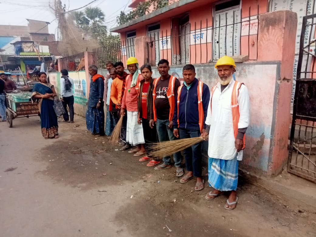 LSBA_Saran's tweet image. #HamaraShauchalayHamaraBhavishya के अंतर्गत ग्राम पंचायतों में #CSC सामुदायिक स्वच्छता परिसर की साफ सफाई की जा रहा है आम जनता से भी अपने पंचायत में जा कर इसी देख रख करते हुई इसका उपयोग कर सकते है 
@LSBA_Bihar 
@Saran_dm 
@SBMGramin 
@IPRDBihar 
@BiharRDD