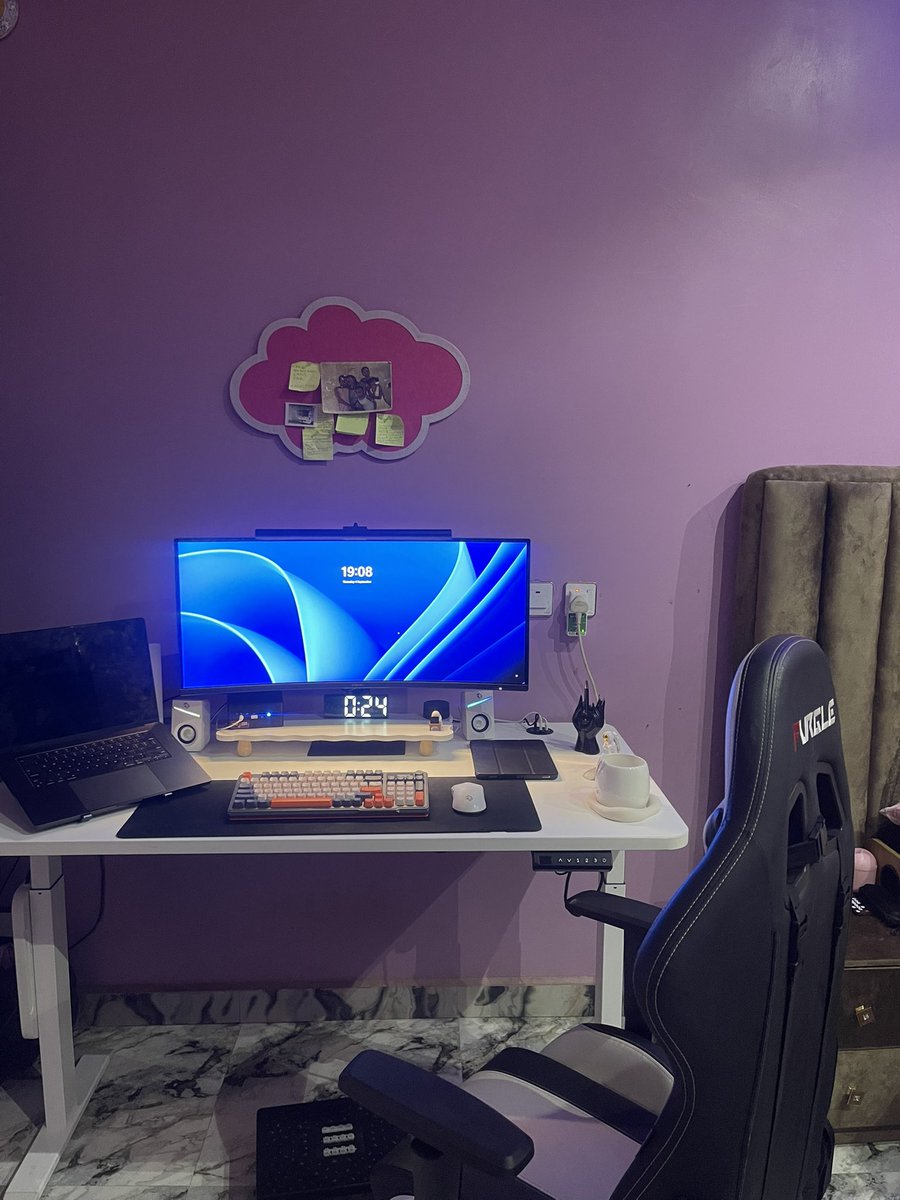 _DeeVyn's tweet image. hardly active on here, but DevFest PH revived my memory.
I went through my old tweets from when I was still figuring things out and documenting my learning journey. It hit me how much growth has happened since then.
Sometimes we forget to give ourselves enough credit.