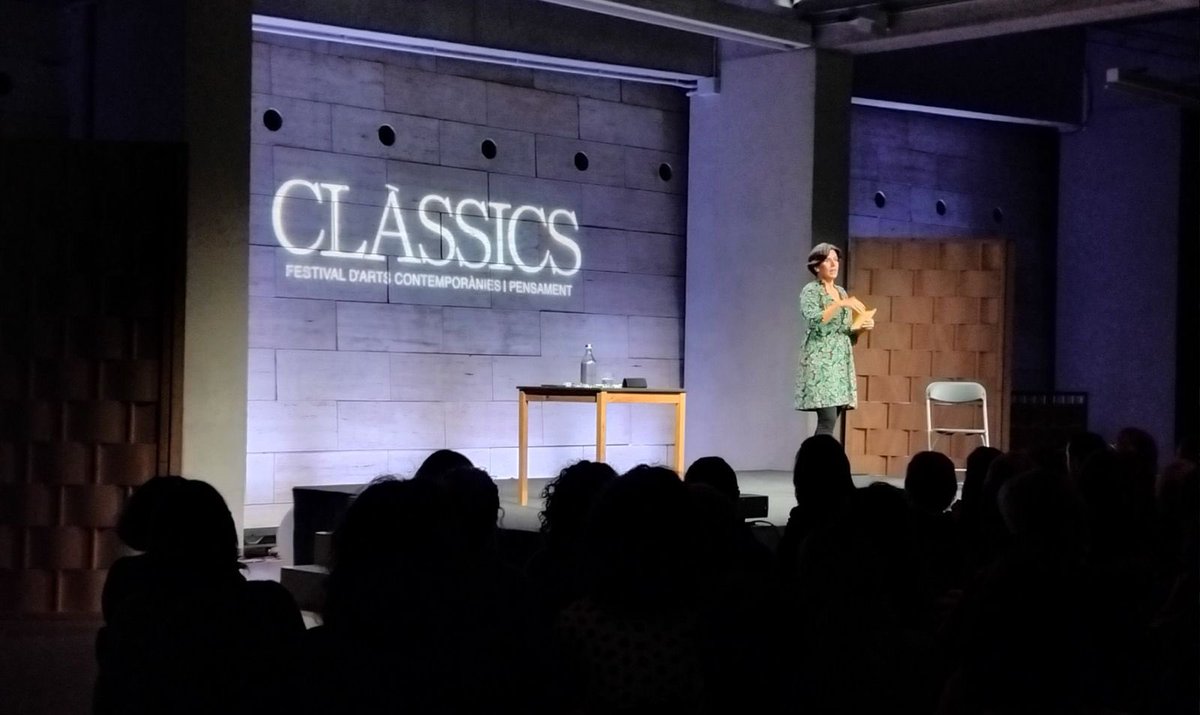 Ahir vam tenir el plaer de gaudir del monòleg sobre la libido femenina, obra de la tot-terreny <a href="/CarlotaGurt/">La Gurt</a>. S’ha tret de la màniga un text rodó, amè, directe i divertit, que defensa amb nota dalt de l’escenari. Si en teniu l’ocasió no us el deixeu perdre. Chapeau.