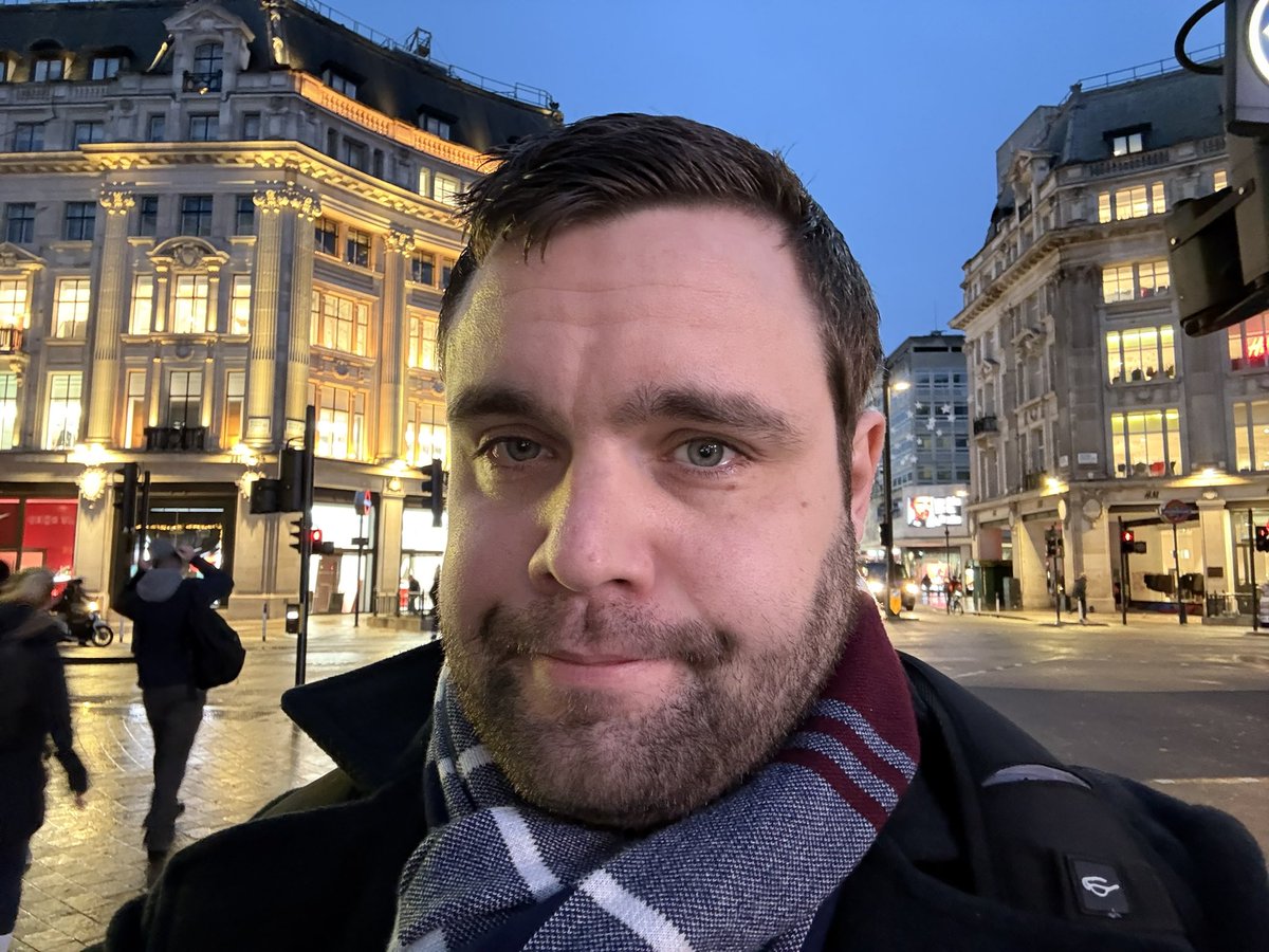 devadam88's tweet image. Good morning from Oxford Circus, London 🇬🇧 I have a beard now 🧔