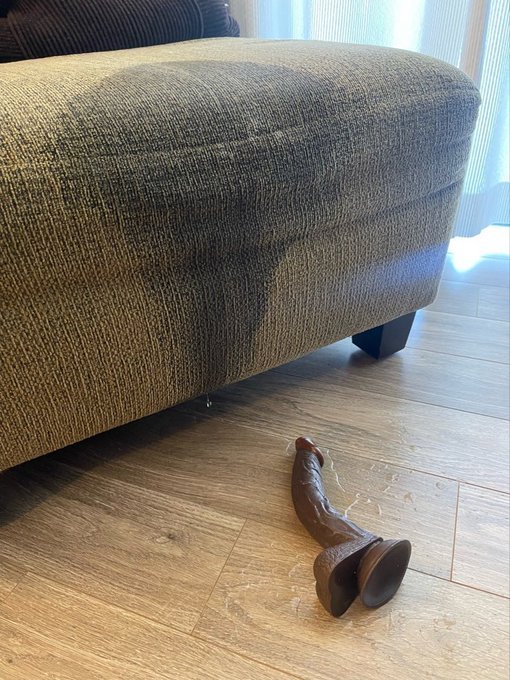 TlT5URU's tweet image. ⠀
⠀
It's a needy night for the high-school redhead...
⠀
⠀