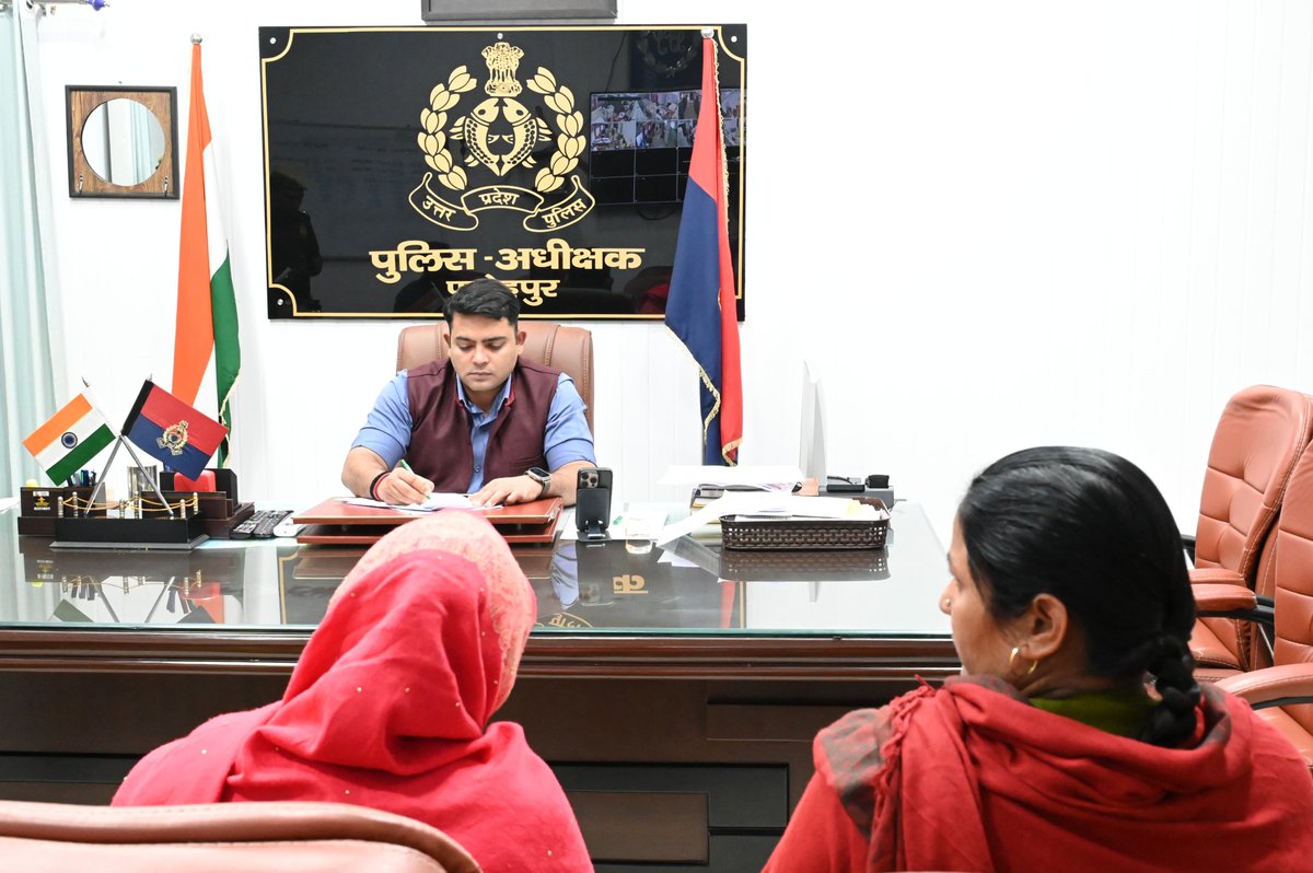 fatehpurpolice's tweet image. #Spfhr के द्वारा पुलिस कार्यालय में जनता की समस्याओं को सुनकर उनके गुणवत्तापूर्ण एवं समयबद्ध निस्तारण हेतु सम्बन्धित को निर्देशित किया जा रहा है।            
#UPPolice