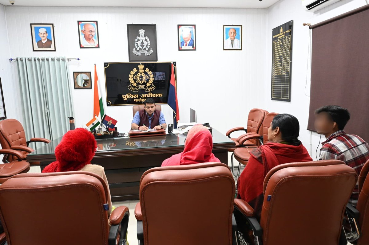 fatehpurpolice's tweet image. #Spfhr के द्वारा पुलिस कार्यालय में जनता की समस्याओं को सुनकर उनके गुणवत्तापूर्ण एवं समयबद्ध निस्तारण हेतु सम्बन्धित को निर्देशित किया जा रहा है।            
#UPPolice