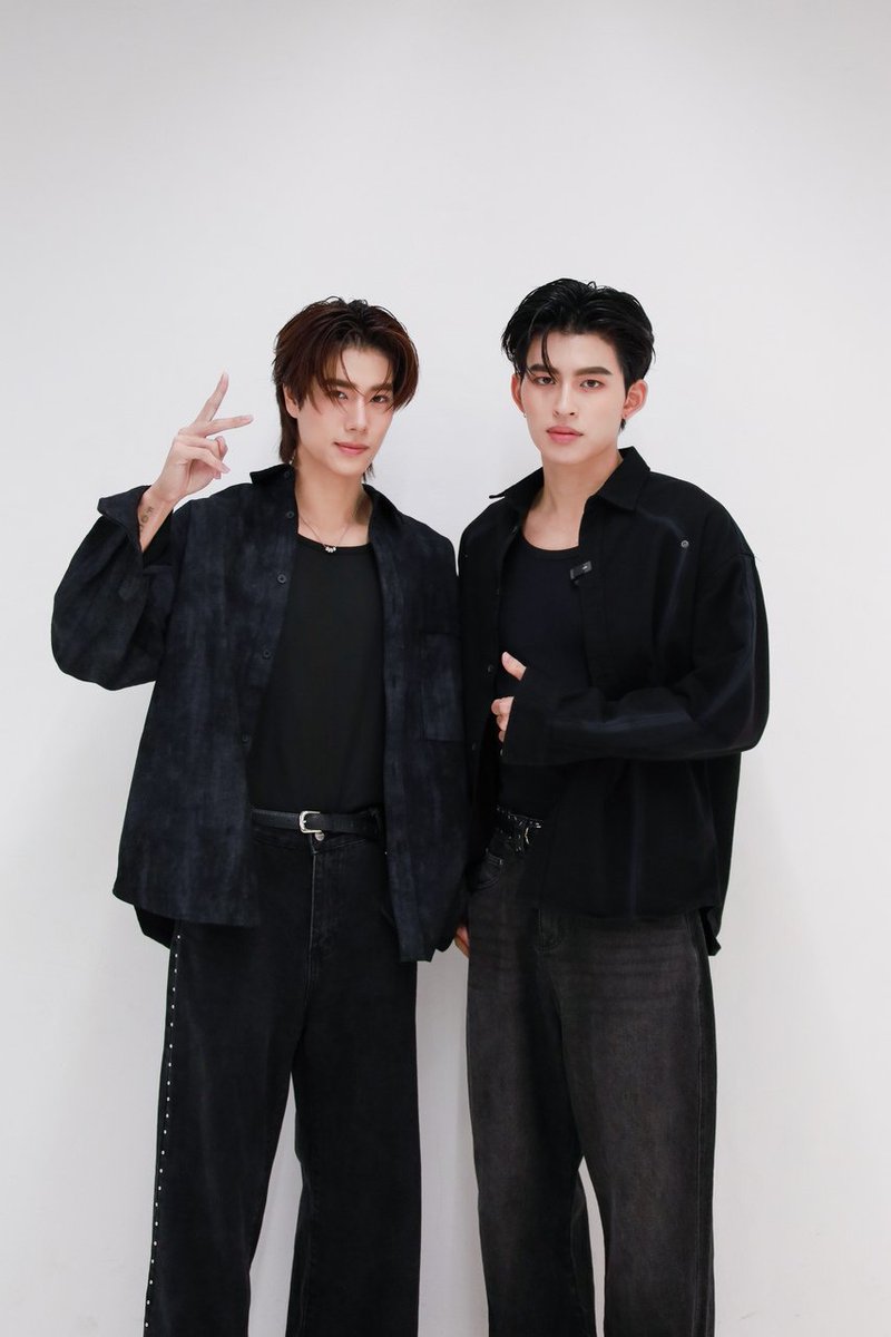 SECRET_Styled's tweet image. “ปอนด์–ภูวินทร์” จุดกระแสฮิต! ปล่อยมีมกระหึ่มโซเชียล พาซีรีส์โรแมนติก–คอเมดี้ “มีสติหน่อยคุณธีร์ Me and Thee” พุ่งขึ้นอันดับ 1 ยอดรับชมสูงสุดบนแอป iQIYI (อ้ายฉีอี้)

#ปอนด์ภูวินทร์ #PondPhuwin #ppnaravit #phuwintang 
#MeAndTheeSeries #มีสติหน่อยคุณธีร์  #iQIYI #iQIYIThailand…