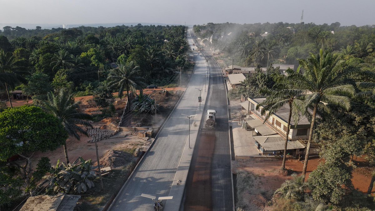 Bsoludo's tweet image. The Agulu–Nanka stretch of the Amawbia–Uga Federal Road dualization project is almost complete. 
Another milestone in the transformative strides of the Soludo administration.
#AnambraIsRising #SolutionContinues #OnwaDezemba