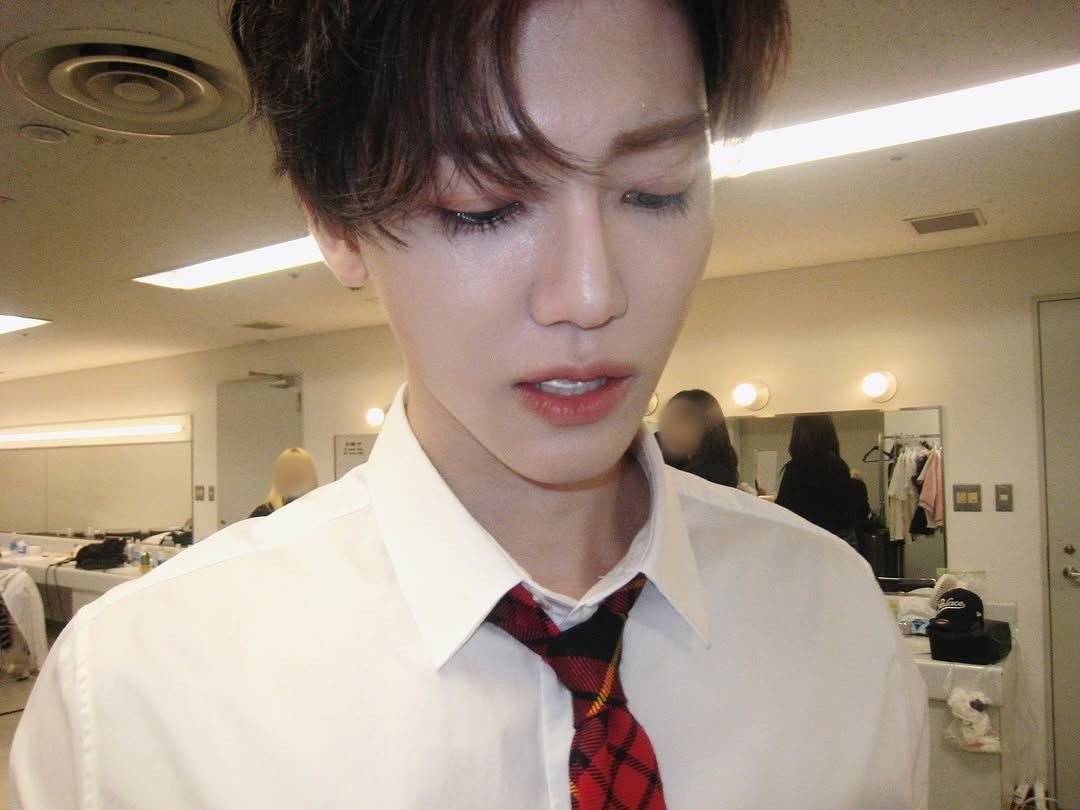 itznajaem's tweet image. i love this genre of jaemin “not-focused-on-camera” but still being pretty as ever 🩷