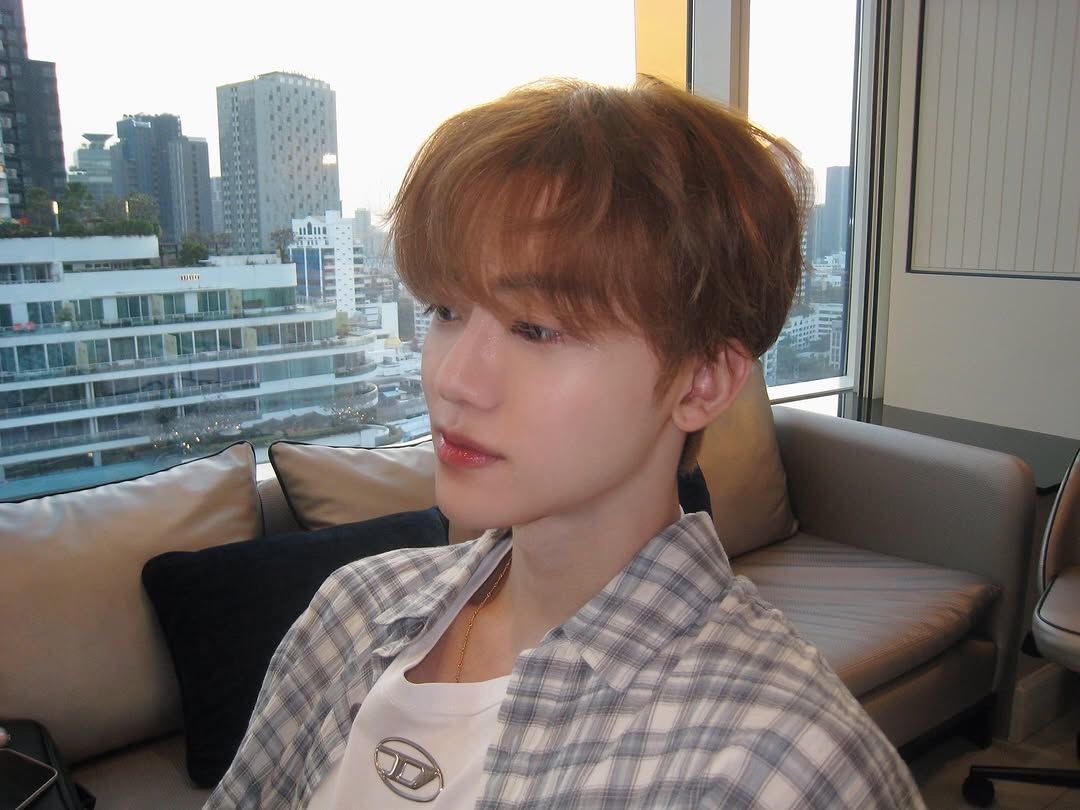 itznajaem's tweet image. i love this genre of jaemin “not-focused-on-camera” but still being pretty as ever 🩷