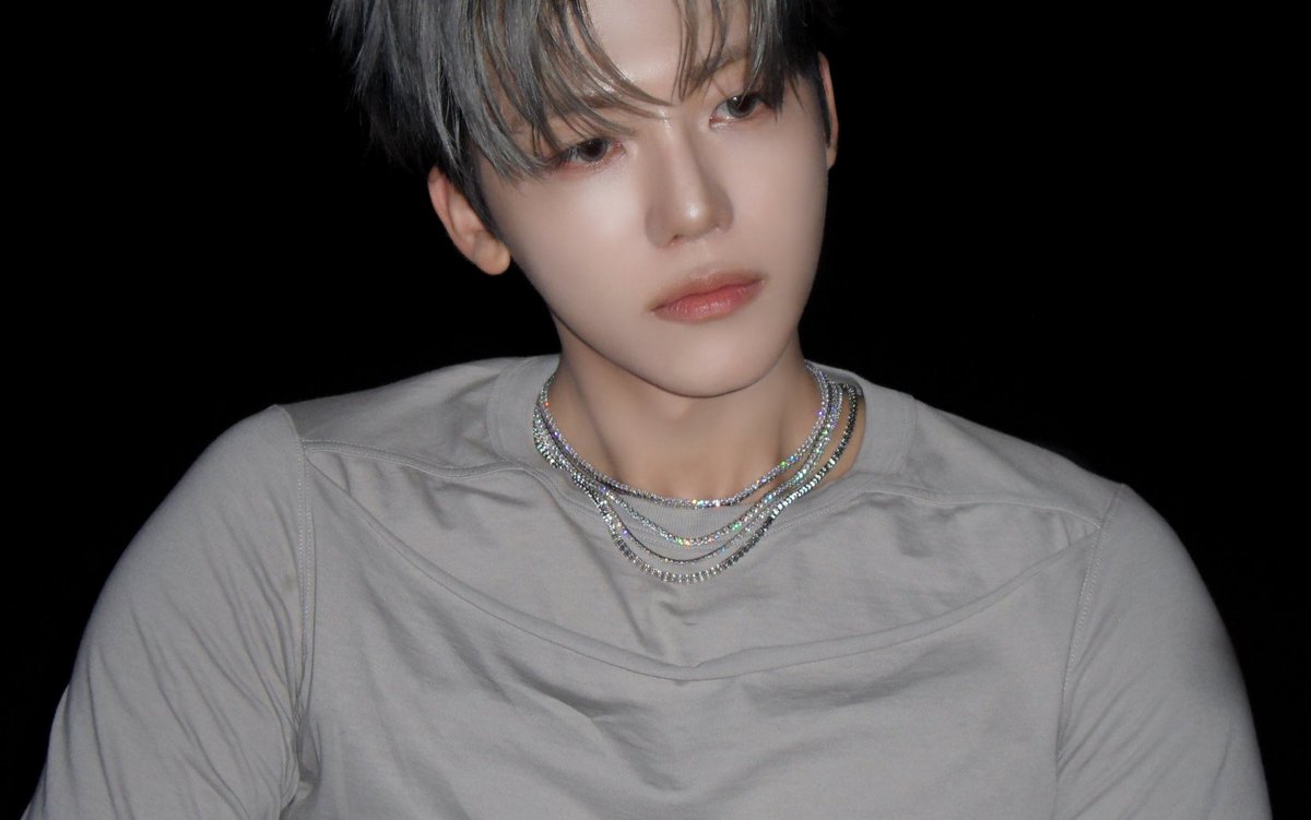 itznajaem's tweet image. i love this genre of jaemin “not-focused-on-camera” but still being pretty as ever 🩷