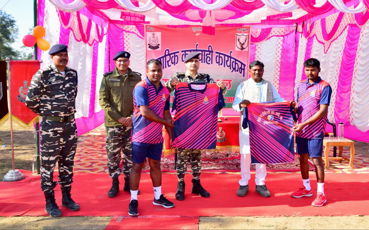 59bnssb_india's tweet photo. 59 #SSB distributed sports kits and inaugurated a new volleyball court at #VibrantVillage Ghumnabaru under #CivicActionProgram boosting youth sports & fitness at the Nepal border.
Enthusiastic participation marked the exhibition match.
@SSB_INDIA
@SSBFTRLUCKNOW
@SectorSsb https://t.co/6JTaywOIiQ