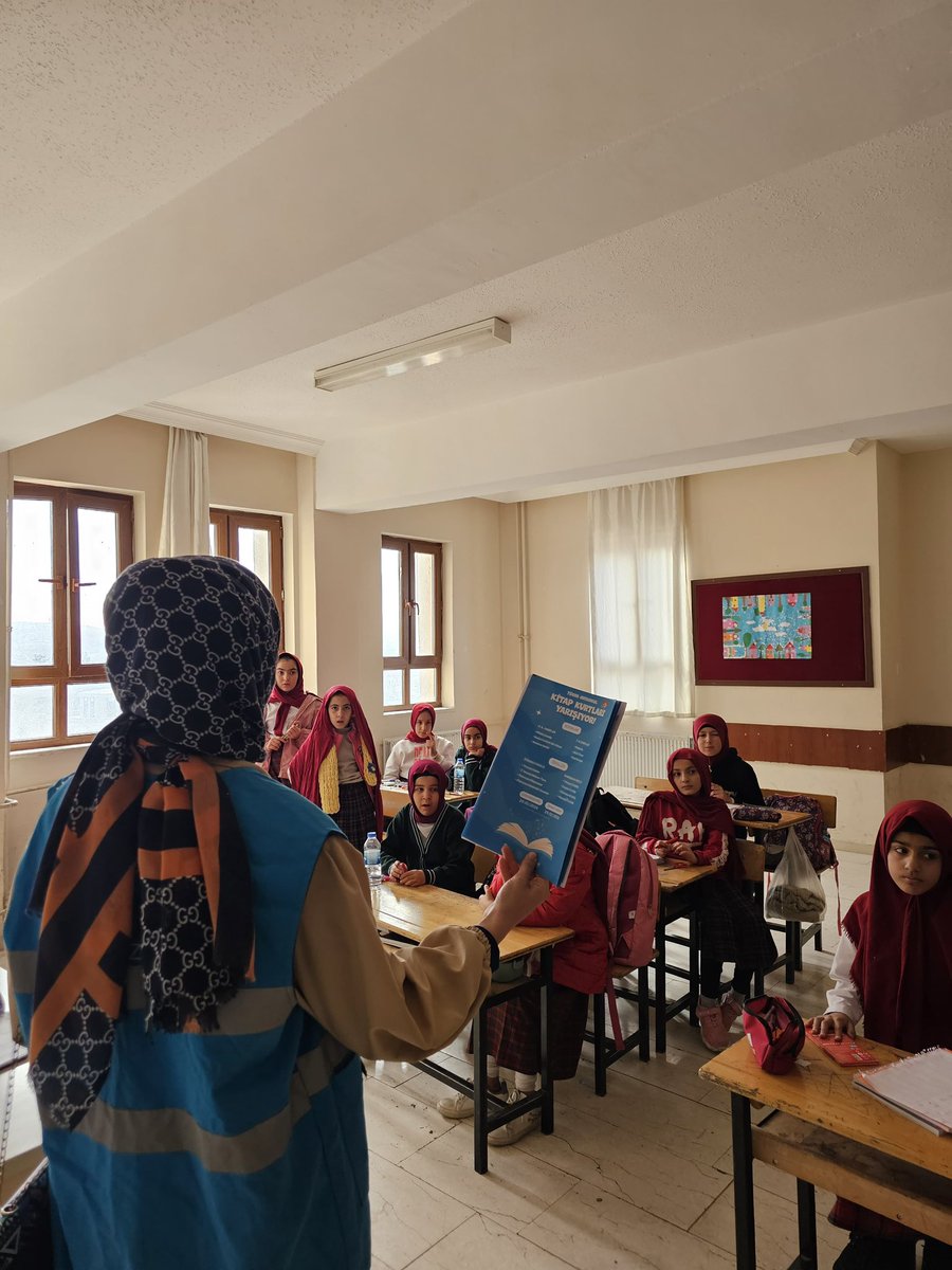 “Bilgiye açılan her kapıda biz varız”

Tügva Bozova Ortaokul Koordinatörü  olarak Kitap Kurtları Yarışması için bugün okullardaydık!
Gençlerle kitap üzerine güzel sohbetler ettik, okuma sevgisini birlikte büyüttük.