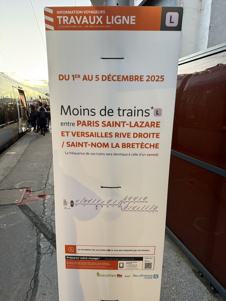 La semaine prochaine, il faudra faire avec la même foule que ce matin mais avec 30% de trains en moins en heure de pointe.
Axe ligne L Sud (Versailles - St Nom via La Défense). Comment ça a pu passer crème ?