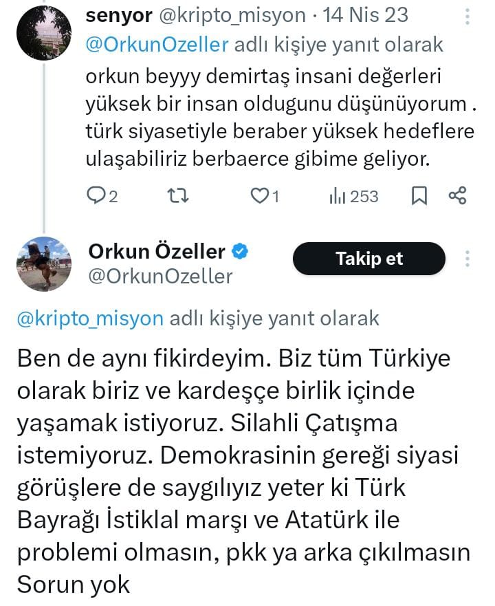 boraalptweet's tweet photo. Furkan kardeşim, güzel dileklerin için teşekkür ederim. Bir tanesi ölümcül olmak üzere iki tane ağır ameliyat geçirmemden dolayı sadece sorun yaşıyorum. O da Allah'tan gelen bir şey olduğu için bu konuda kimsenin yapabileceği bir şey yok. Yazdıklarımıza cevap verecek cesareti olmayanların, insanları görünüşleri ya da rahatsızlıklarıyla eleştirecek kadar aciz kalmasına biz alışkınız. Bunlar ilk defa karşılaştığımız şeyler değil. Ama bizim yazmamızı etkileyen bir durum da değil. Sen gördüğüm kadarıyla bol proteinli ve B12'si yüksek birisine benziyorsun. Senin mantığına göre yazdıklarımı daha iyi anlayacaksın sanırım. Orkun komutanına da, onu destekleyenlere de daha önce buradan çok yazdım ama bir karşılık alamadım. En fazla yorumlara gelip "apocu" yazabiliyorlar. Bir de sana yazayım sen kendisine bir ilet bakalım.

Bu işine gelince siyasetçi işine gelince asker olan orkun özeller, kendisi Meral Akşener'in de danışmanıyken aynı zamanda Ordu'dan aday adaylığı başvurusu yaptığı sırada yine iyi partiden ve o dönemde sözleri gündem olan "Öcalan, ev hapsine çıkmalıdır" söylemi olan bir kişi de aynı anda partinizden aday oldu ve vekil seçildi. Öcalan'a ev hapsi isteyen kişinin kendi partisinden vekil seçilmesine rahatsızlık duymamış olacak ki aynı zamanda "Başkan aponun heykelini dikeceğiz" diyen Selahattin Demirtaş ile Türk siyasetini yüksek hedeflere ulaştırmayı planlayıp HDP güzellemeleri yapan Orkun, bu sefer partinizden belediye başkan adayı oldu. Kendisi için sürekli yapılan madalya almama reklamı ve kahramanlıkları halk nezdinde o kadar değer görmüş olacak ki yüzde %1.99 oy aldı.

Kendisine karşı yaptığım paylaşımda "yüz yüze konuşalım" dediğimde de zaten bunlardan farklı şeyler söylemeyecektim. Buralarda da hem kendisine hem onun destekçilerine defalarca yazdım. Bana hiç boşuna "imralı vs. geçmişte şöyle diyorsunuz şimdi böyle diyorsunuz" edebiyatı yapma. Biz size göre hatalıysak sorun yok. Zaten bahsettiğiniz geçmişte biz demediğimizi bırakmazken senin orkun komutanının siyasette ilerlemek için yaptığı güzellemeler görsellerde duruyor. Ben sadece "sizin", hatta şerefli dediğin Türk subayı dediğiniz orkunun siyasette yaptıklarını anlatıyorum. Kendisinin madalya almama olayını tebrik edişimiz Ülkü Ocaklarının kurumsal sayfasında zamanında paylaşılmış. Kimse çıkıp askeri geçmişine bir şey dememiş. Peki o ve sizler, neden kendisinin siyasi geçmişiyle alakalı bir şey yazılınca cevap veremiyorsunuz da hemen "şerefli Türk subayı" demeye sığınıyorsunuz? İşinize gelmiyor mu?