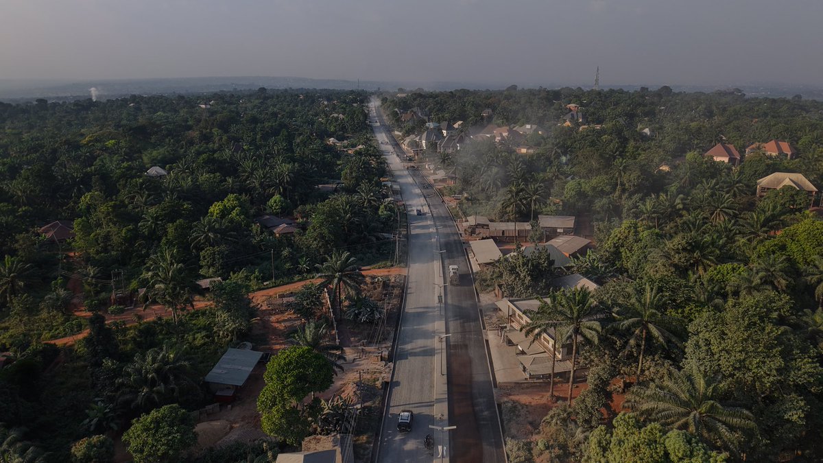 AnambraNewMedia's tweet image. SOLUTION PROJECT UPDATE

The Agulu-Nanka section of the ongoing construction and dualization of the Amawbia - Uga Federal Road by the Soludo administration is nearing completion.

#AnambraIsRising
#SolutionContinues
#OnwaDezemba