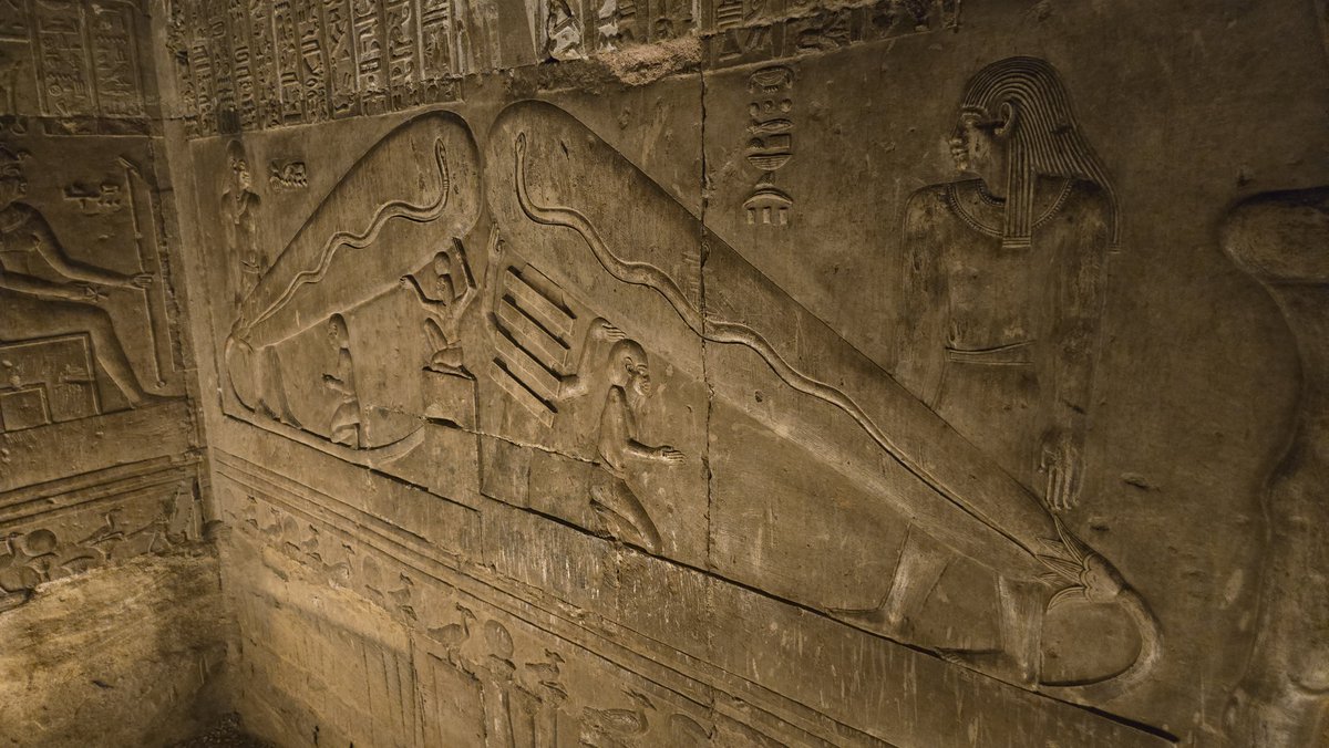 oKuuma_Lu's tweet photo. @faoiltarna @PeterBrandEgypt @TheProjectUnity ..consistently label them as Osiris.

That's the problem because in this case it would unmistakenly depict the crown of Amun Ra. Or another depiction of the Djed (with arms) everyone loves to talk about. https://t.co/kFHsyawXtV