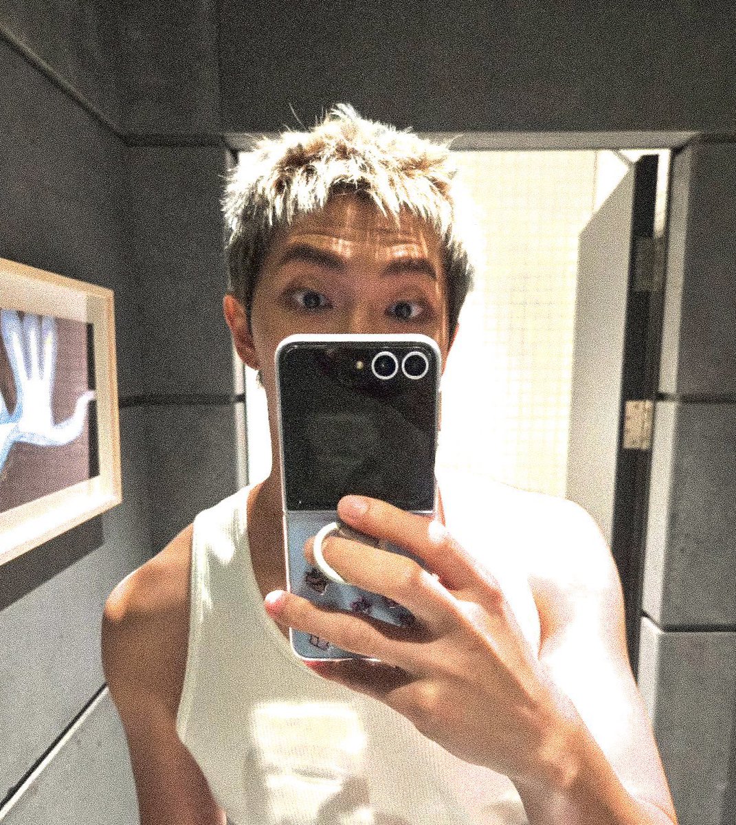 K_RKIVE7's tweet image. “One lie you believed as a kid that still hurts to think about?”