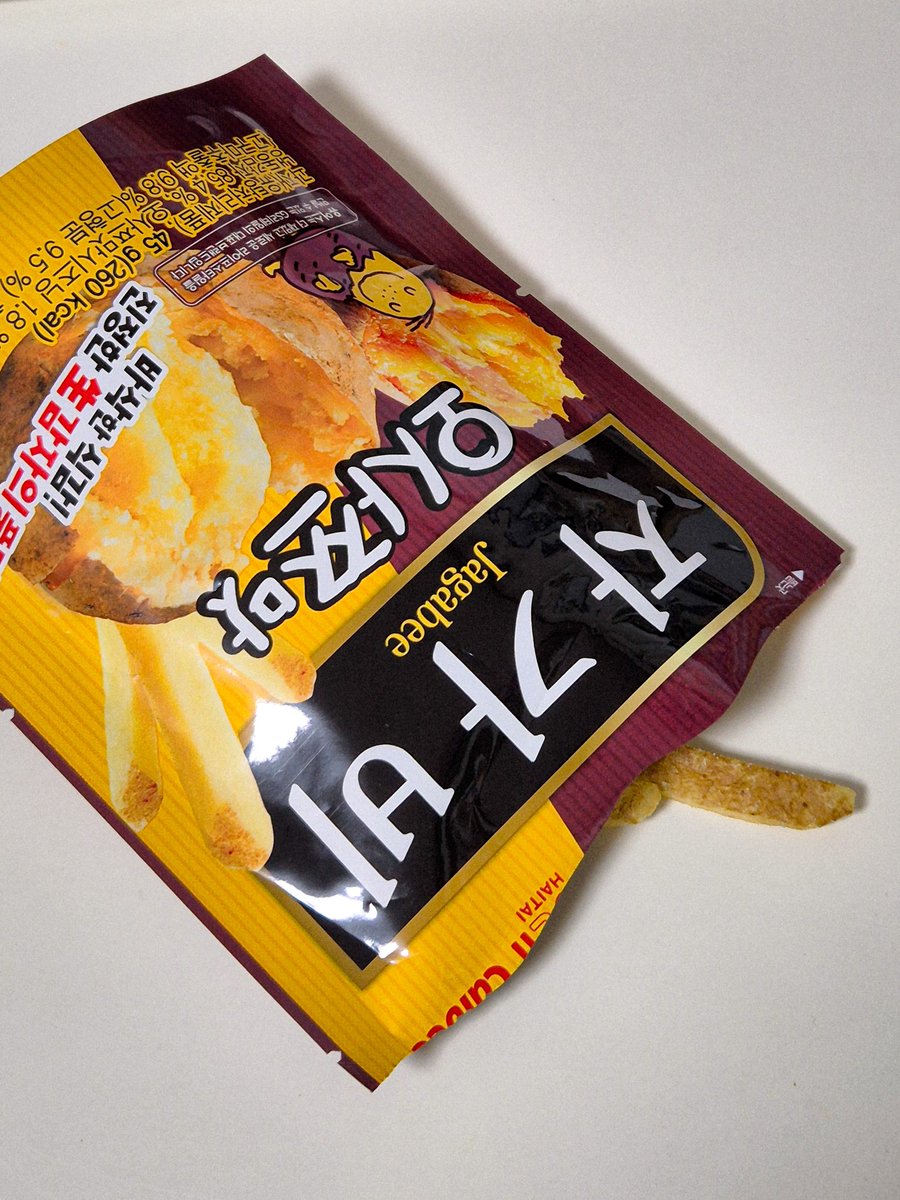 자가비 오사쯔맛
ㄹㅇ 고구마 말린걸 빠삭짭짤하게 만든맛
자가비는 왜케 맛있을까여,,,할인행사 좀 했으면 좋겠다