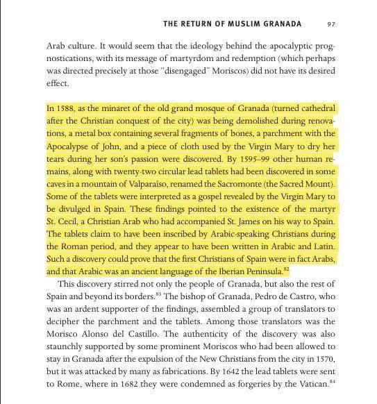 هناك نظرية تقول أن المسيحيين الأوائل في اسبانيا كانوا عربًا بناءً على الاكتشافات التي تعود للقرن السادس عشر لوجود ألواح في غرناطة نقش عليها الإنجيل تعود لمسيحيين ناطقين بالعربية بالعهد الروماني وذكر الراهب سيسيل وهو عربي وأن العربية كانت إحدى اللغات القديمة لشبه الجزيرة الإيبيرية