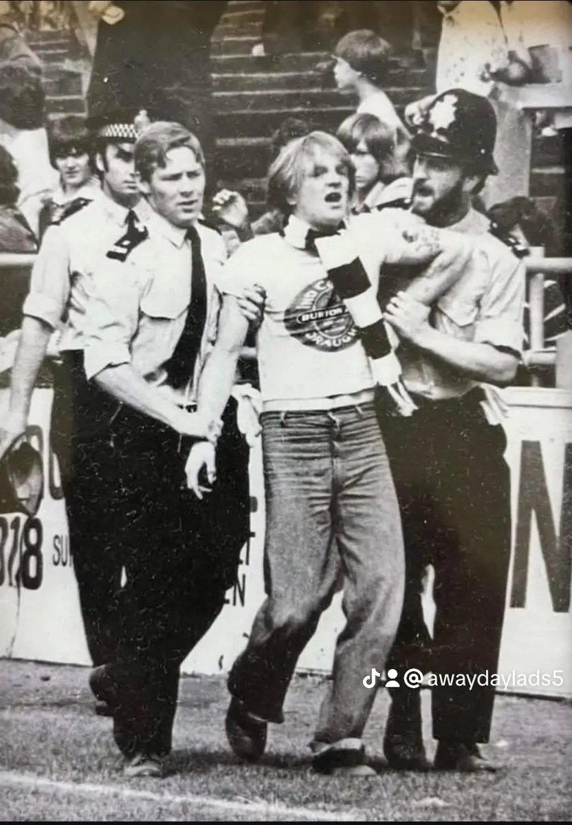 awaydayladsfs's tweet image. swansea v Swindon 1977 

#swansea #jackarmy #swans #Swindon 
#1970s
