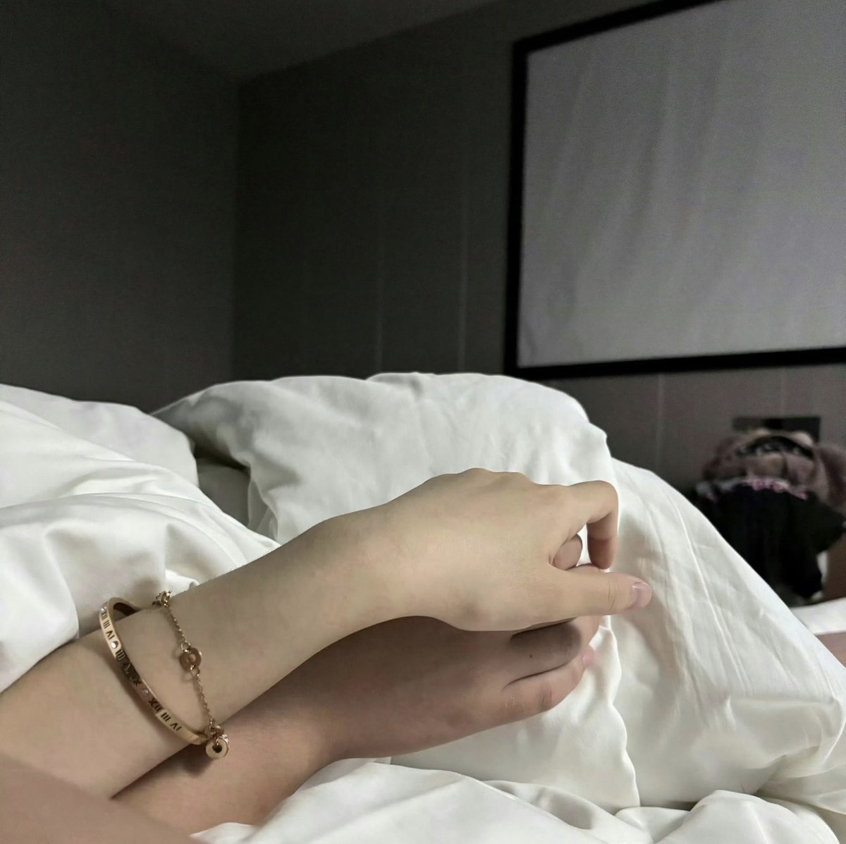 laura tweet media