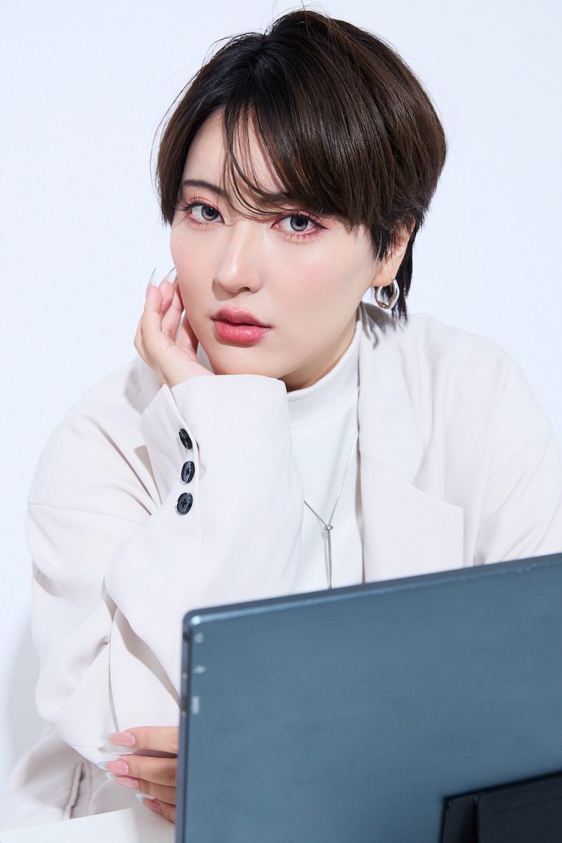 Yucalin02's tweet photo. マルチクリエイターゆかりんです。
WEB・グラフィックデザイン、イラスト、漫画、アニメーション、動画編集、被写体まで手広くやってるなんでも屋さんです。
趣味は筋トレです。 https://t.co/dY4inXGJXK