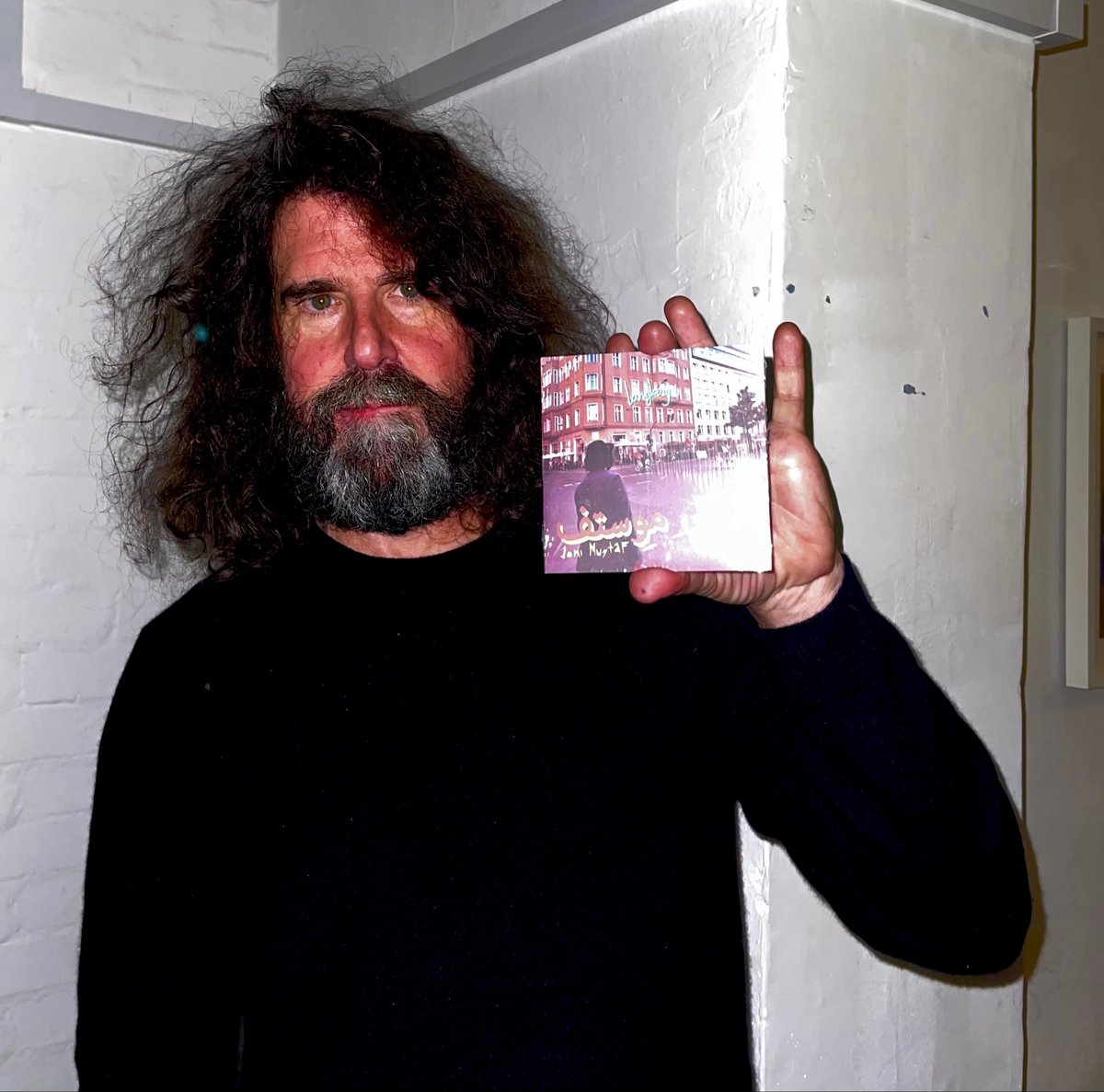 Major slacker icon, Lou Barlow (Sebadoh/Dinosaur Jr.), who helped popularize lo-fi, pictured with the elusive underground artefact ‘langlang’ by جوني موستف Joni Mustaf, a relic circulated in hushed circles and coveted by the knowledgeable few.