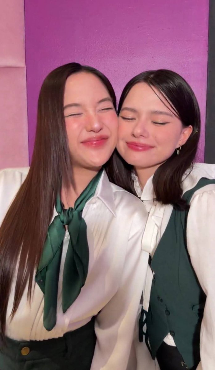 freenxbecbec's tweet image. i aint reading all that so here is a picture of freenbecky squished together