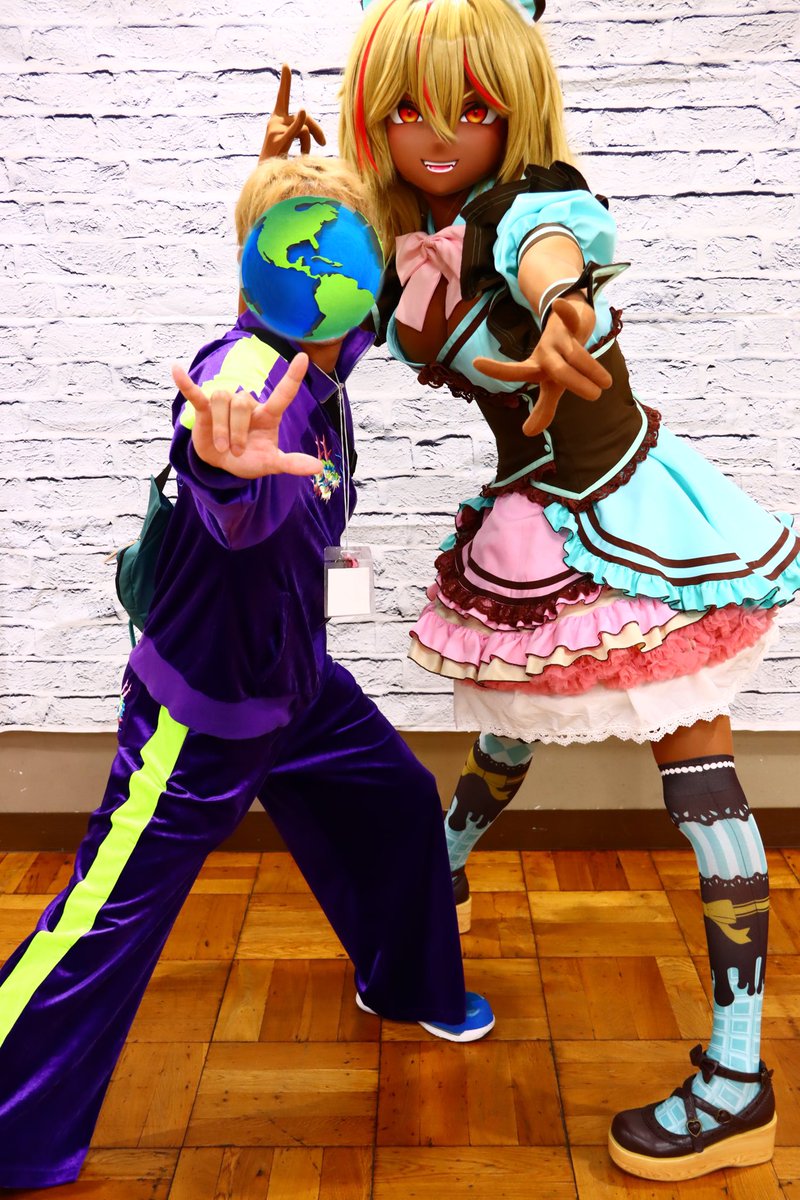 頭一つ分くらいサイズ違うのオモロい
髪色勿体無いからちょっと薄め　ハゲ言うな
遊んでくれてあざした！

ご一緒<a href="/RiohEQG/">🦄りおうちゃん🦄</a> 
お写真<a href="/0Golem/">golem</a>