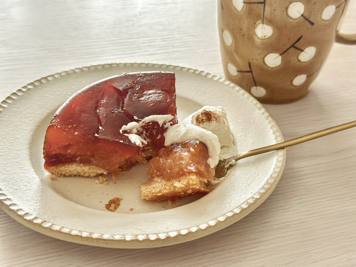 紅玉を使ってタルトタタンを焼いた。綺麗に出来たし本当においしくて幸せなおうちカフェになった。