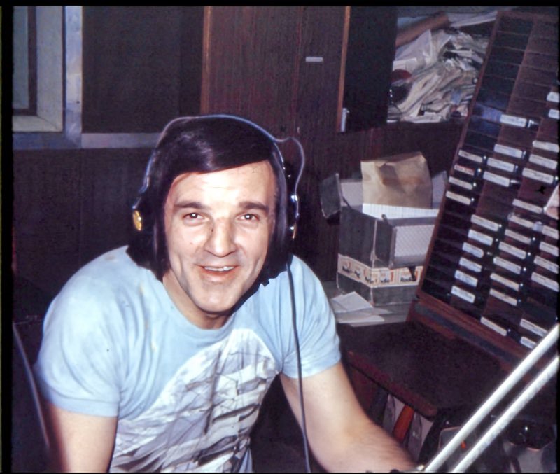 kennylanglea's tweet photo. Remembering Alan “fluff” Freeman. Passed away this day in 2006. Australian born, British based disc jockey and radio personality. Best known for presenting Pick of the Pops on radio from 1961 till 2000 and regularly presenting Top Of The Pops on tv “Not 'arf!” #AlanFreeman 📻 https://t.co/FrpHcv1r70