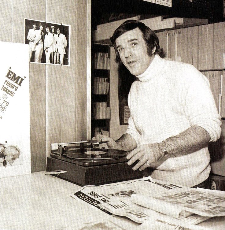 kennylanglea's tweet photo. Remembering Alan “fluff” Freeman. Passed away this day in 2006. Australian born, British based disc jockey and radio personality. Best known for presenting Pick of the Pops on radio from 1961 till 2000 and regularly presenting Top Of The Pops on tv “Not 'arf!” #AlanFreeman 📻 https://t.co/FrpHcv1r70