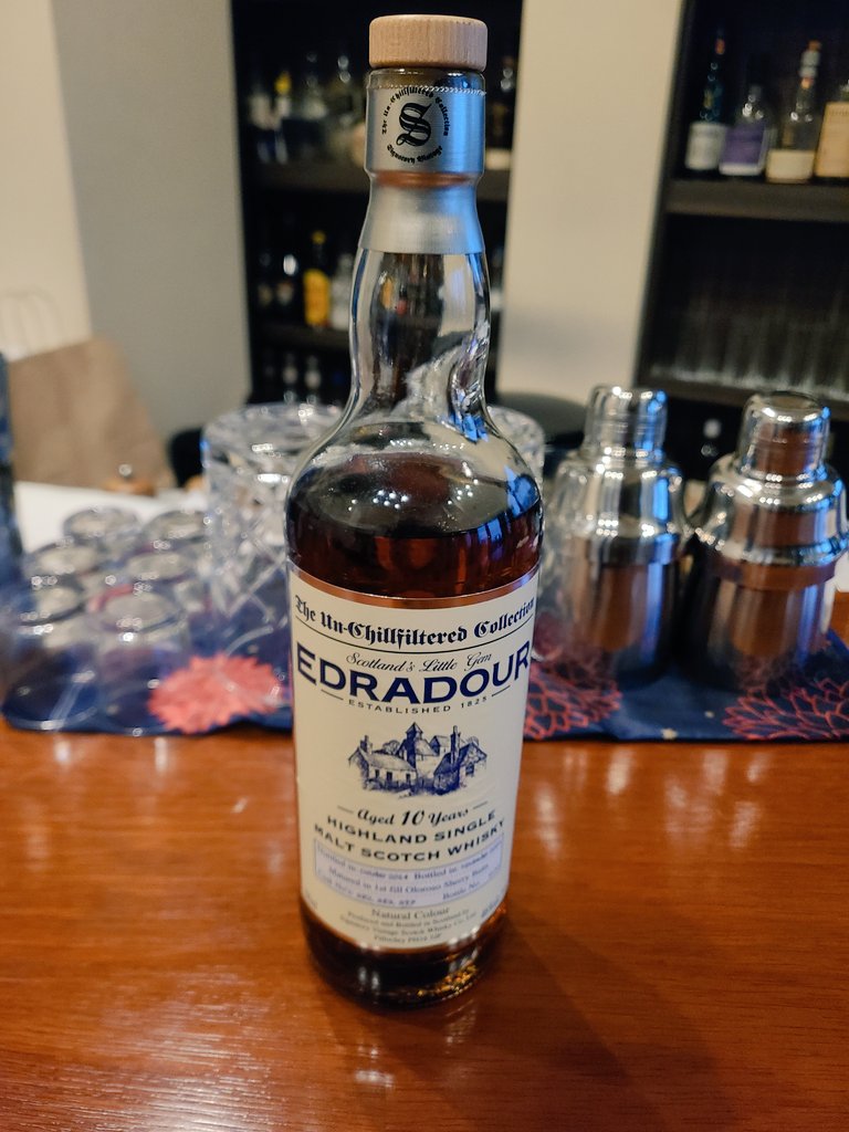 今日はウイスキーのご紹介を！ シグナトリーのエドラダワー10年です