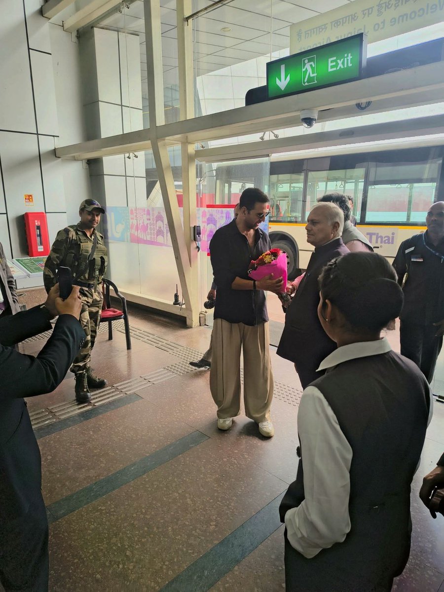 akshayypower's tweet image. #AkshayKumar recently at the airport