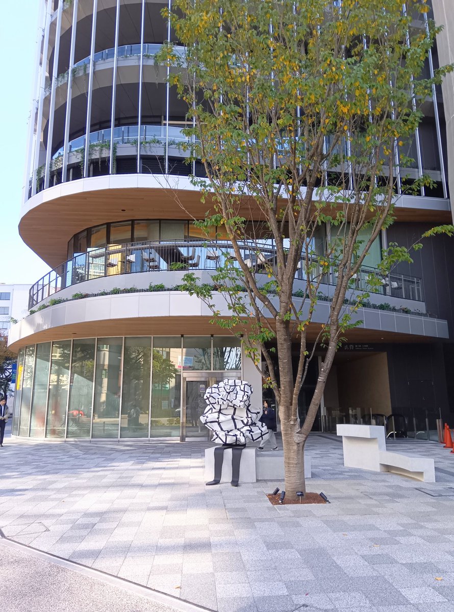 kenkyuusyunin's tweet image. 天神の新しい住友生命ビル一階には、スターバックスが出来るようだ。